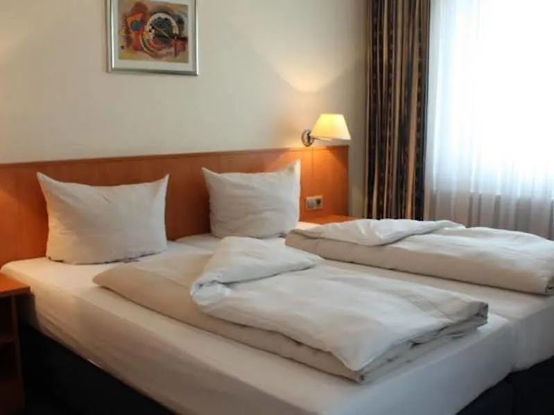 ***  Hotel Niederraeder Hof Frankfurt am Main Germany