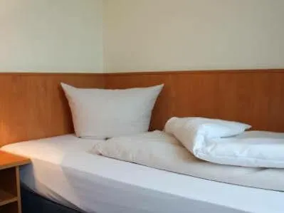 Hotel Niederraeder Hof Франкфурт-на-Майне