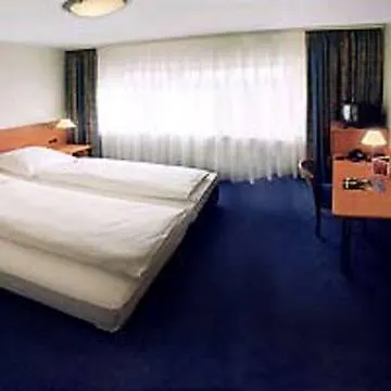 Hotel Niederraeder Hof Frankfurt am Main 3*,